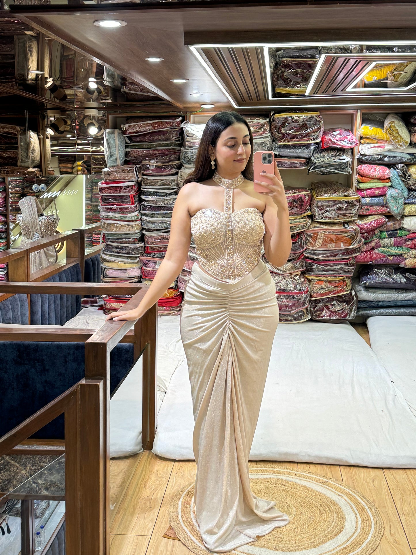 HIGH-NECK BEIGE INDO